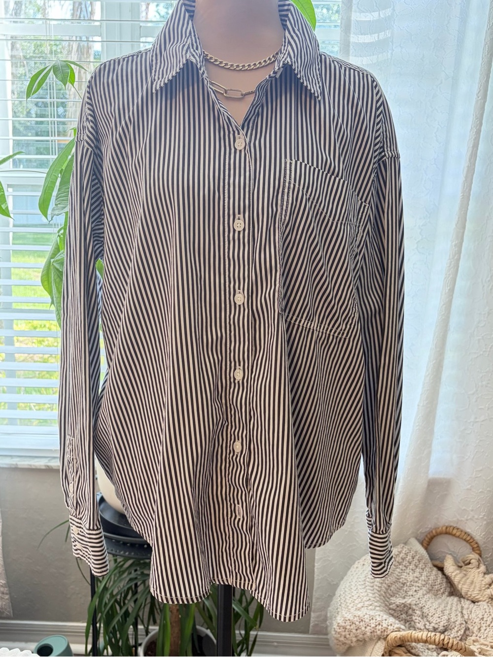 Women’s American Eagle button down shirt black and white stripes medium